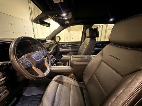 Used 2021 GMC Yukon Denali w/ Denali Premium Package image 17