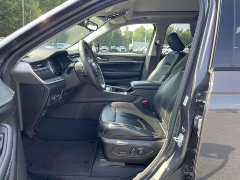 Certified 2023 Jeep Grand Cherokee Limited w/ Black Appearance Package AWD/4WD image 27