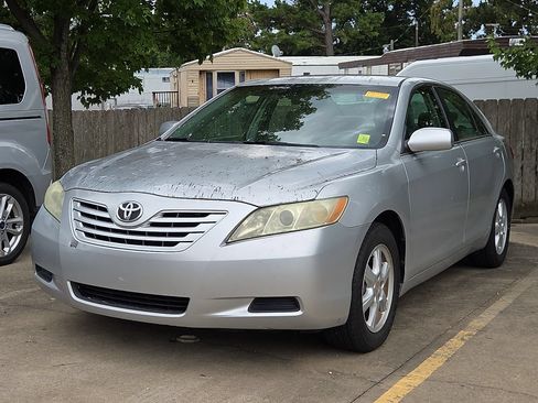 Used 2007 Toyota Camry LE FWD image 2