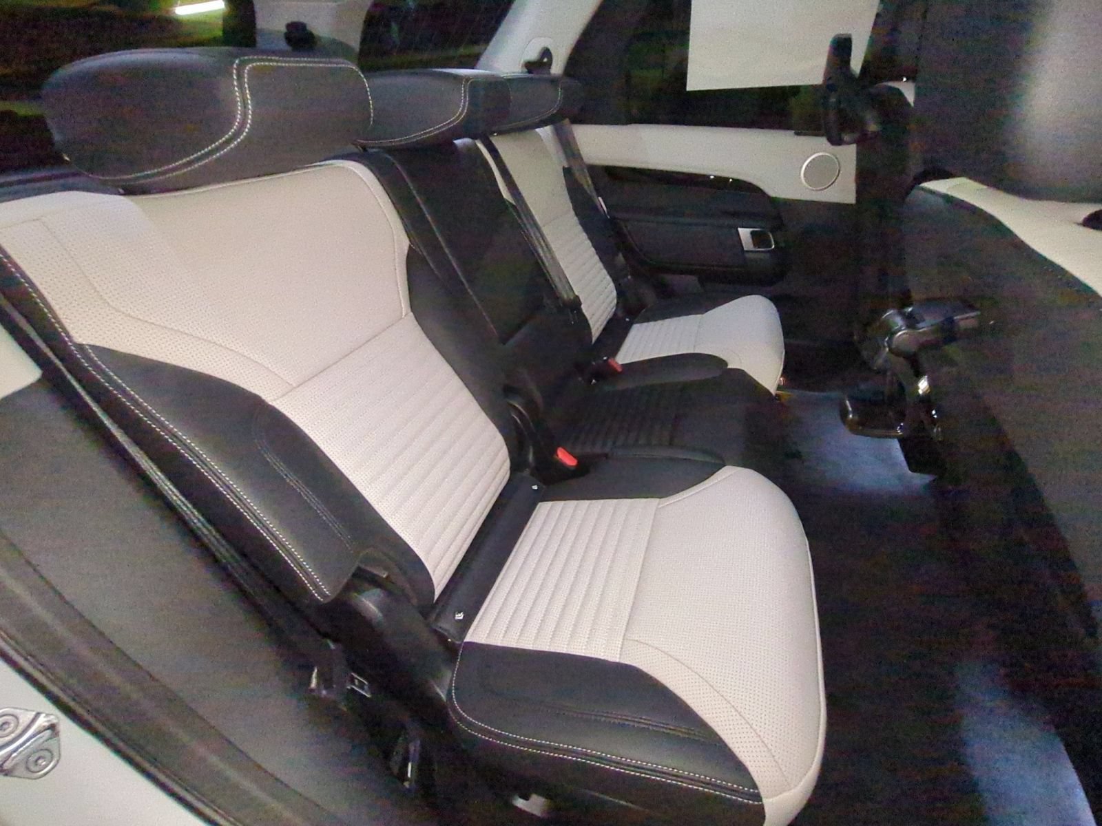 New 2026 Land Rover Discovery S AWD/4WD image 29