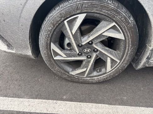 Used 2025 Hyundai Elantra Sport image 4