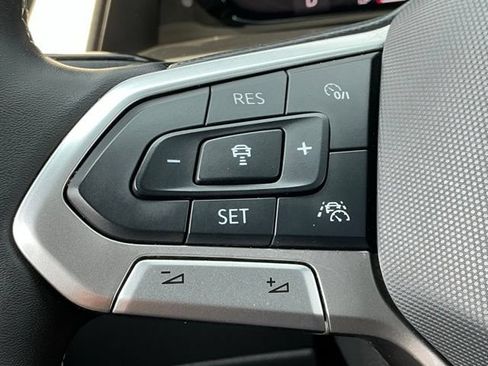 Certified 2024 Volkswagen Atlas Cross Sport SE w/ Panoramic Sunroof Package FWD image 29