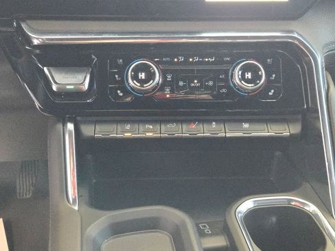 Used 2024 GMC Sierra 3500 Denali w/ Denali Reserve Package image 16