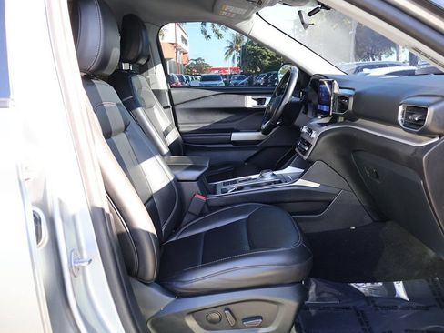 Used 2023 Ford Explorer XLT w/ Equipment Group 202A RWD image 28