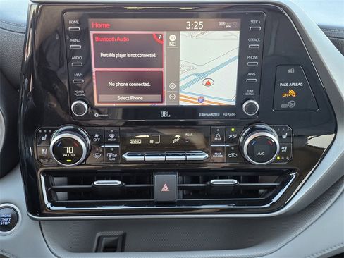 Used 2021 Toyota Highlander Limited image 13