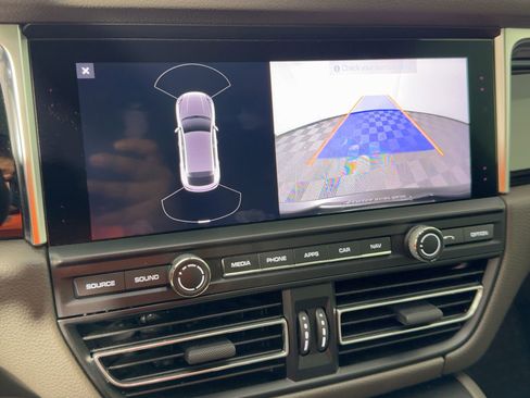 Certified 2020 Porsche Macan image 25