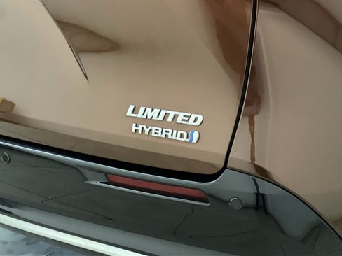 Used 2021 Toyota Sienna Limited FWD image 30