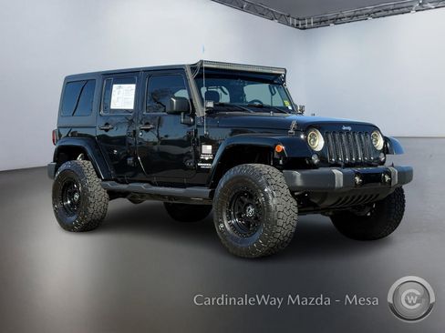 Used 2017 Jeep Wrangler Unlimited Sahara AWD/4WD image 2