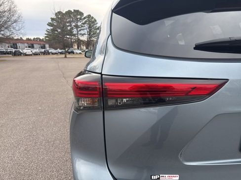 Used 2022 Toyota Highlander Platinum image 10