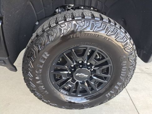 Used 2026 Chevrolet Silverado 2500 ZR2 AWD/4WD image 23