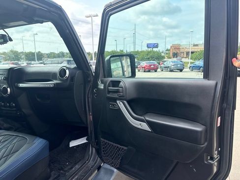 Used 2017 Jeep Wrangler Sahara w/ Connectivity Group AWD/4WD image 20