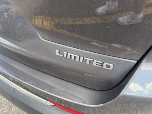 Used 2023 Jeep Grand Cherokee L Limited AWD/4WD image 9