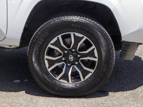 Used 2020 Toyota Tacoma SR w/ SR Convenience Package RWD image 38