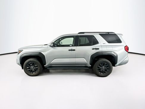 Used 2025 Toyota 4Runner SR5 AWD/4WD image 4