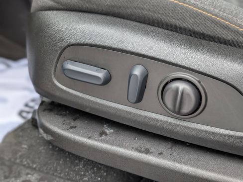 Used 2023 Chevrolet Equinox LT image 33