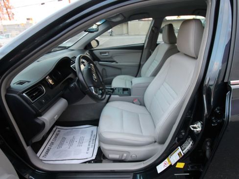 Used 2016 Toyota Camry XLE image 24