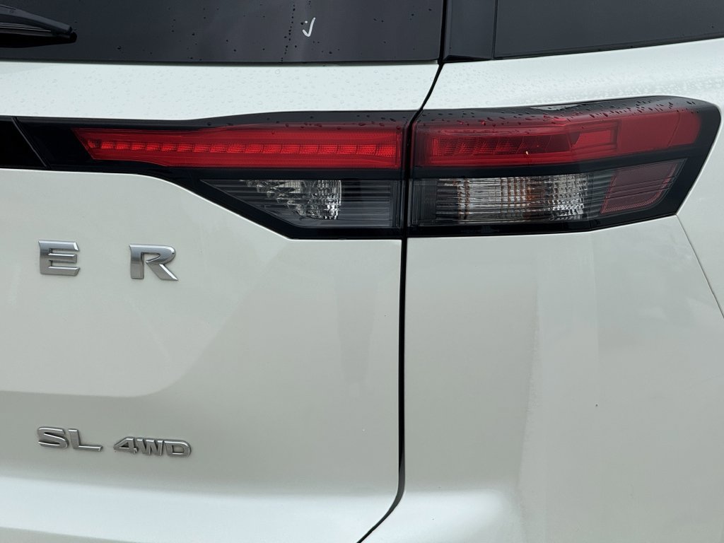 Used 2023 Nissan Pathfinder SL w/ SL Premium Package AWD/4WD image 10
