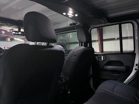Used 2021 Jeep Wrangler Unlimited Sahara w/ Uconnect 4C Nav & Sound Group AWD/4WD image 14