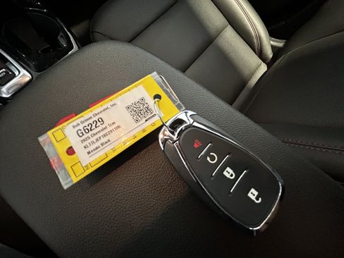 Used 2025 Chevrolet Trax RS FWD image 4