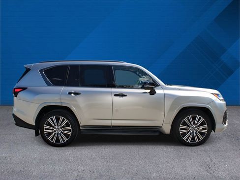 Used 2023 Lexus LX 600 4WD w/ Appearance Package image 10