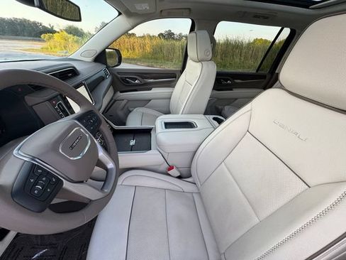 Used 2023 GMC Yukon XL Denali AWD/4WD image 28