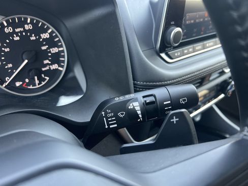 Used 2025 Nissan Rogue SV AWD/4WD image 10