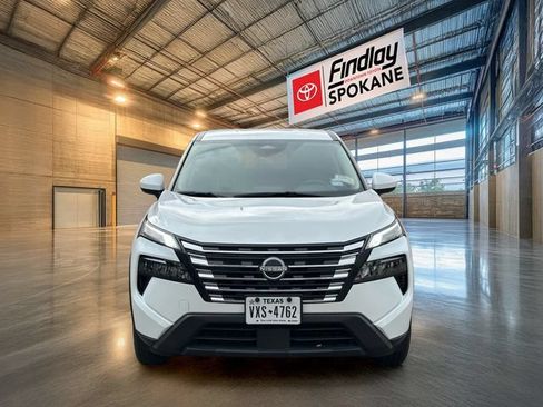 Used 2025 Nissan Rogue SV AWD/4WD image 2