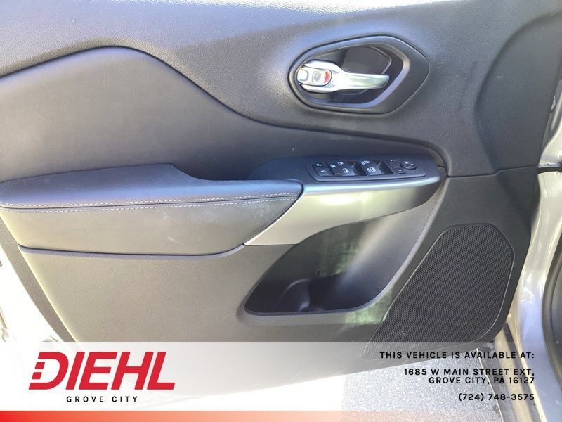 Used 2022 Jeep Cherokee Latitude Lux AWD/4WD image 16