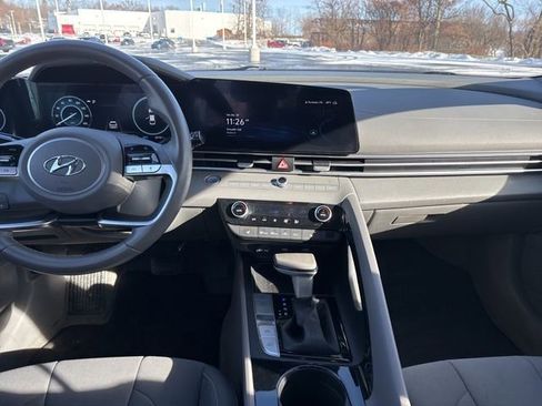 Used 2023 Hyundai Elantra SEL w/ Convenience Package image 28