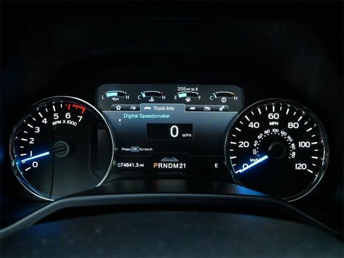 Used 2016 Ford F150 Platinum w/ Equipment Group 701A Luxury image 27