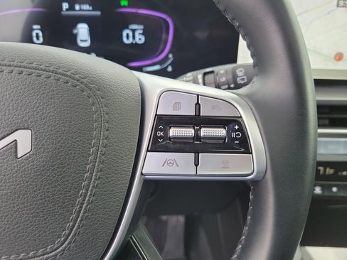 Used 2025 Kia Telluride S FWD image 30