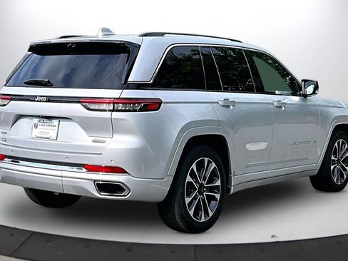 Certified 2022 Jeep Grand Cherokee Overland w/ Luxury Tech Group IV AWD/4WD image 9