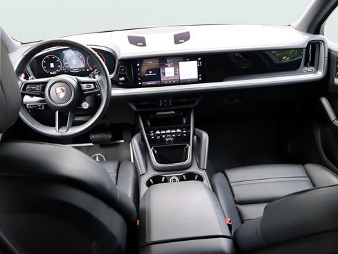 Certified 2024 Porsche Cayenne AWD/4WD image 19