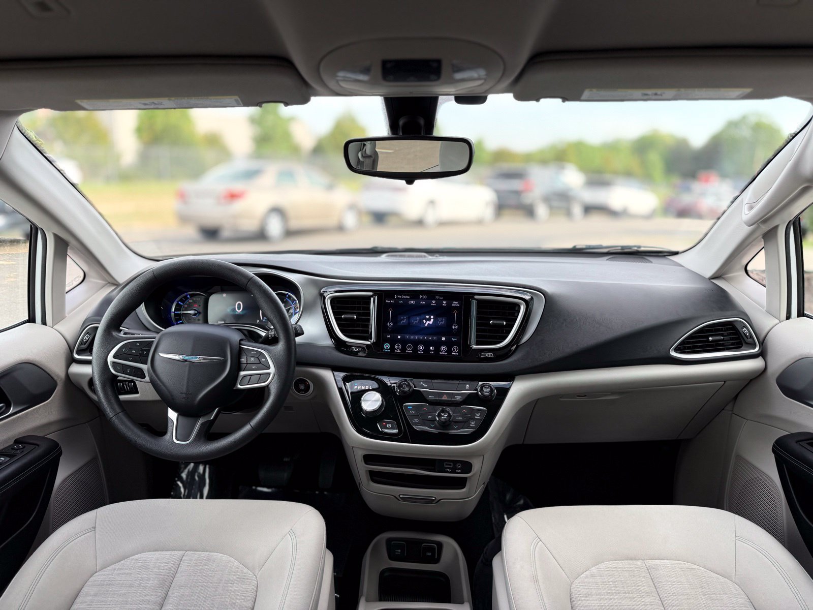 Used 2018 Chrysler Pacifica Touring Plus FWD image 2