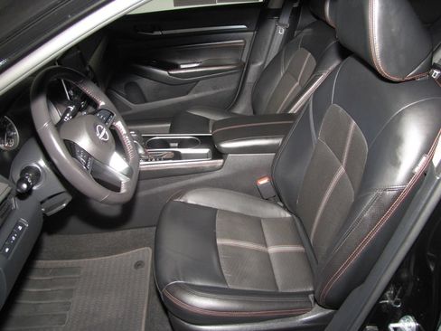 Used 2023 Nissan Altima 2.5 SR FWD image 9