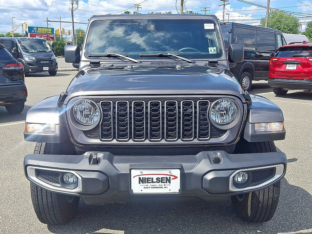 Used 2025 Jeep Gladiator Sport AWD/4WD image 35