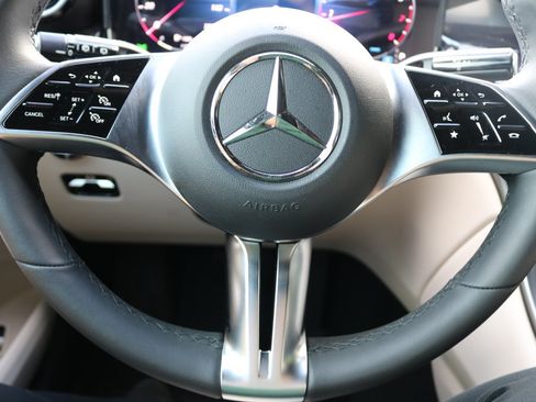 Used 2026 Mercedes-Benz GLC 300 image 20