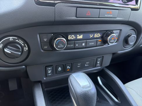 Used 2022 Nissan Frontier SV AWD/4WD image 7