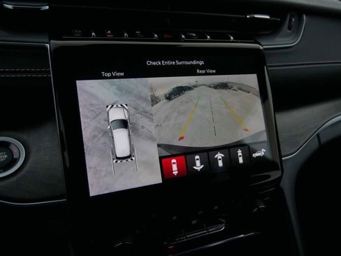 Used 2024 Jeep Grand Cherokee Limited w/ Luxury Tech Group II image 31