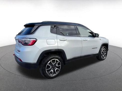 Used 2025 Jeep Compass Trailhawk image 14