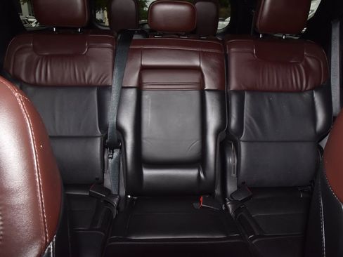 Used 2023 Ford Explorer Platinum w/ Technology Package AWD/4WD image 18