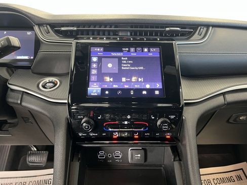 Used 2024 Jeep Grand Cherokee Altitude image 12