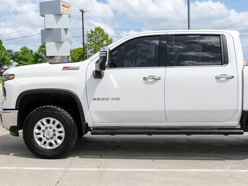 Used 2025 Chevrolet Silverado 2500 LTZ w/ LTZ Premium Package AWD/4WD image 12