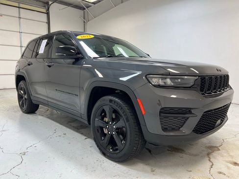Used 2022 Jeep Grand Cherokee Altitude image 8