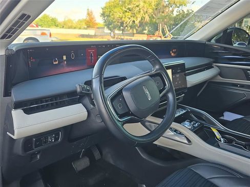 Used 2024 Lincoln Nautilus Reserve AWD/4WD image 18