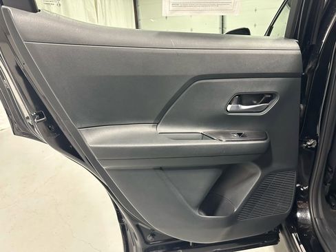 Used 2025 Nissan Kicks SV AWD/4WD image 36