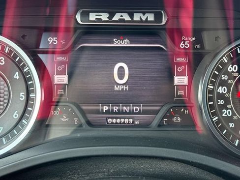 Used 2024 RAM 1500 Laramie AWD/4WD image 33