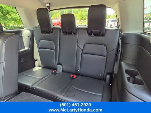 Used 2025 Nissan Pathfinder SL FWD image 12