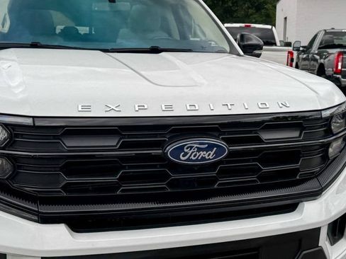 Used 2025 Ford Expedition Active AWD/4WD image 9