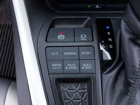 Used 2023 Toyota RAV4 XLE Premium image 29